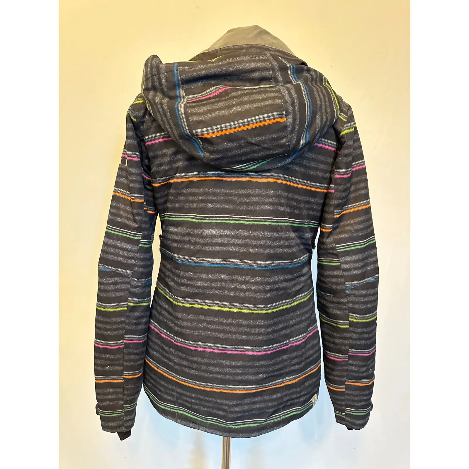 Roxy  Ski Winter Coat Gray & Multicolored Stripes Size Medium - Image 4