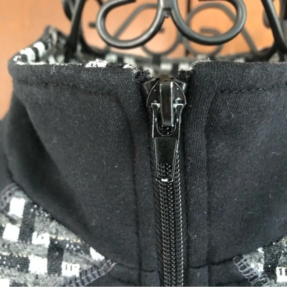 Coldwater Creek Black and Gray Tracksuit - Image 5