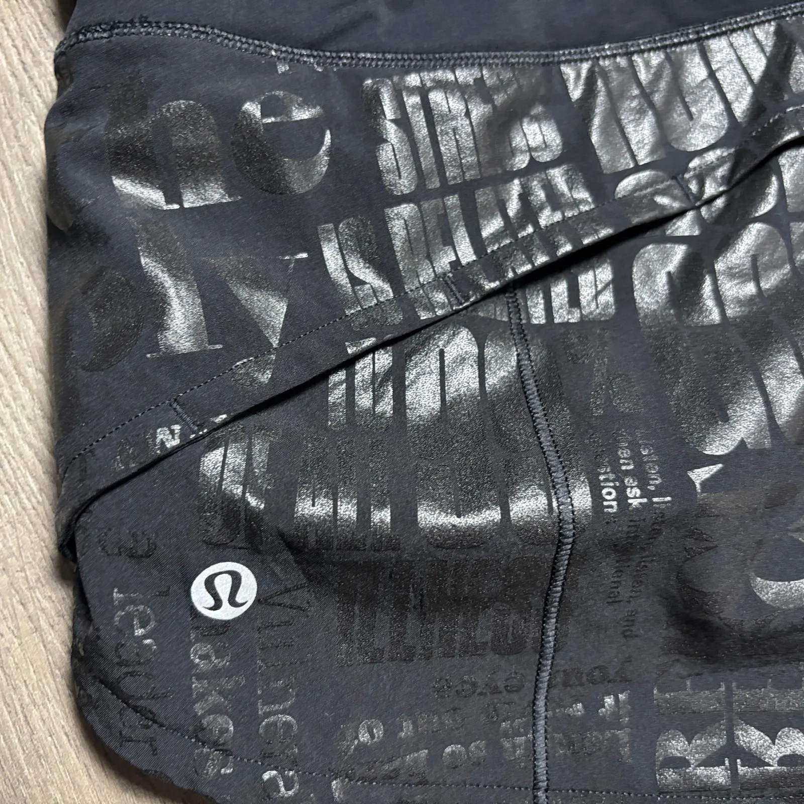 Lululemon  Speed Up Short 2.5" Manifesto Size 6 - Image 4