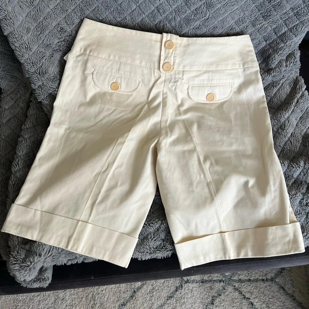 Women’s Size 10 Trina Turk Pleated Trouser Shorts Dress Shorts Cream - Image 2