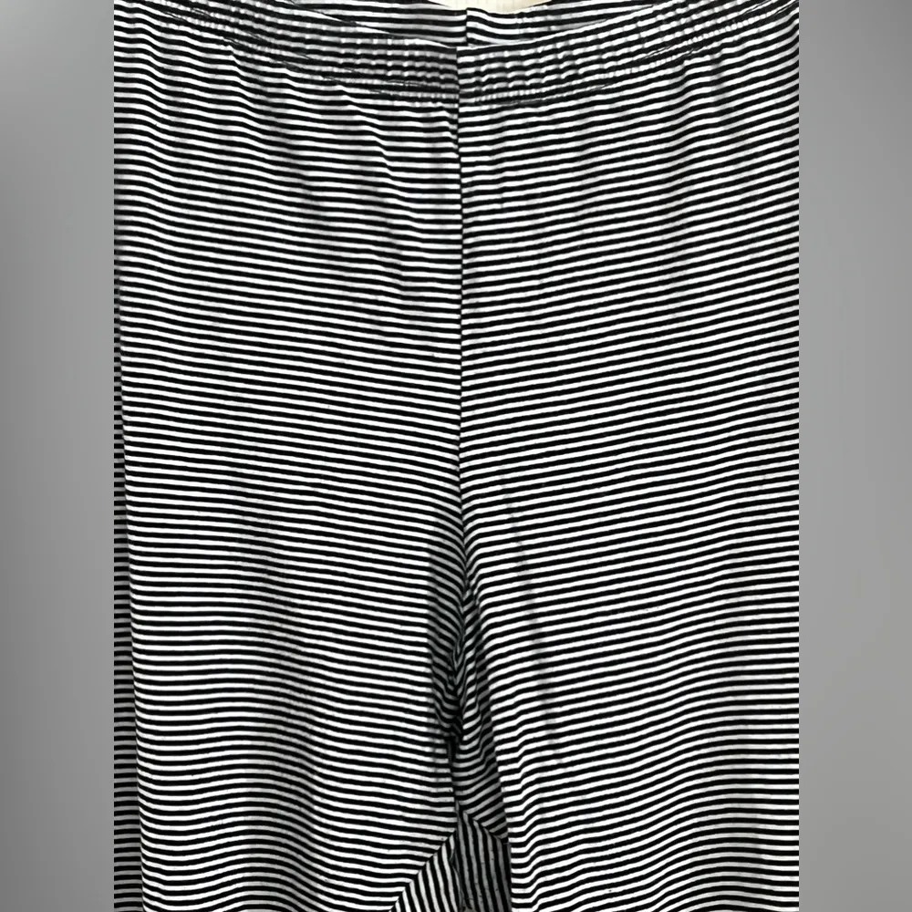 (3 for $15) Old Navy Striped Leggings Black White Women's XXL - Image 2