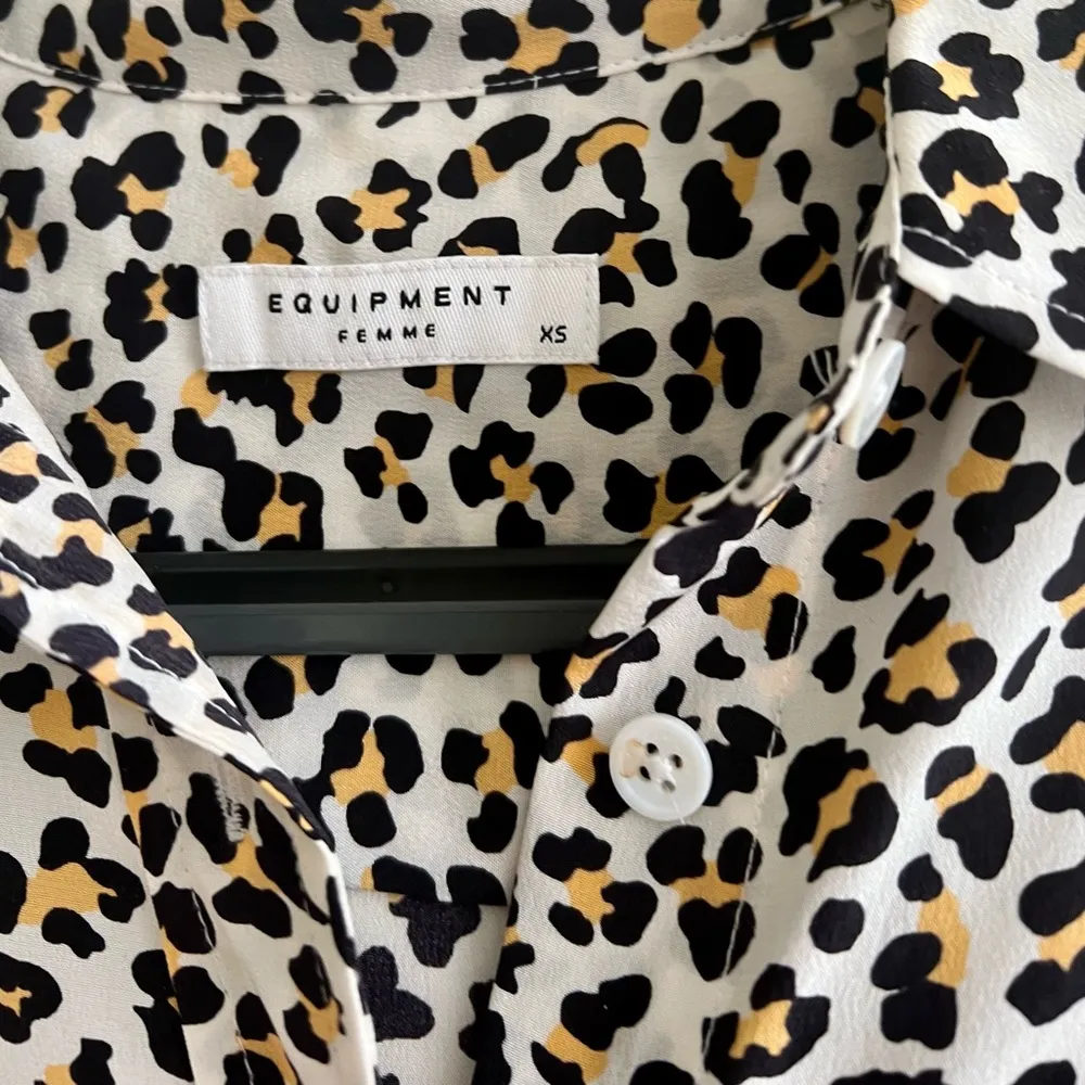 Equipment Femme Brett Silk Leopard Shirt XS NWOT - Image 4