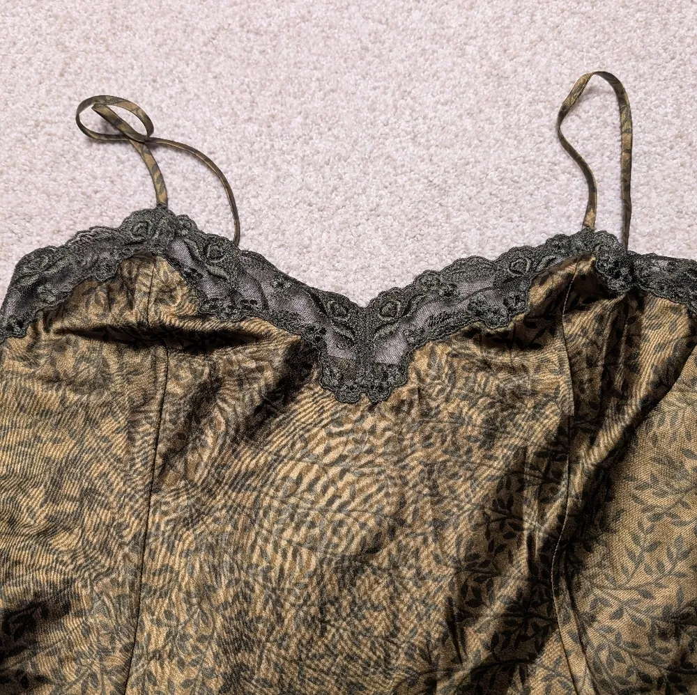 VICTORIA'S SECRET Lingerie Women's Sz L Green Vine Print Lace Trim Satin Chemise - Image 5