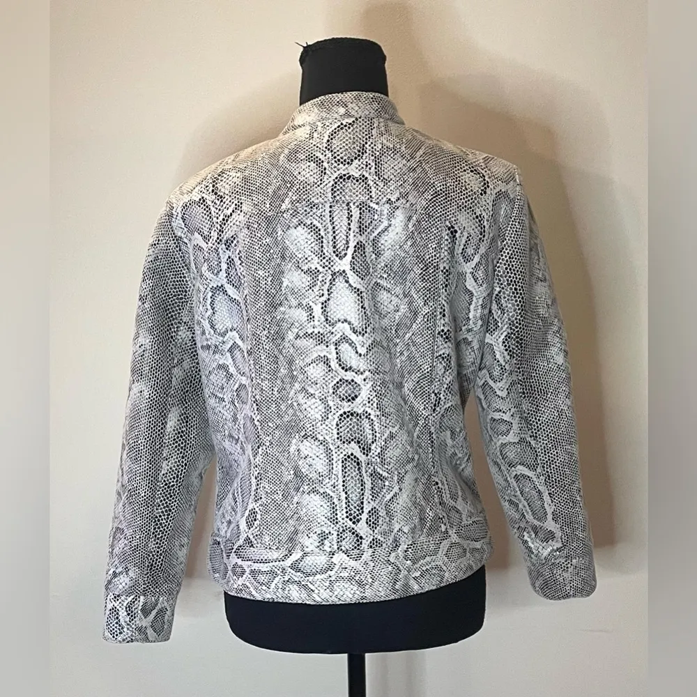 Ruby Rd - Snake print‎ white and gray jacket Size 12 - Image 4