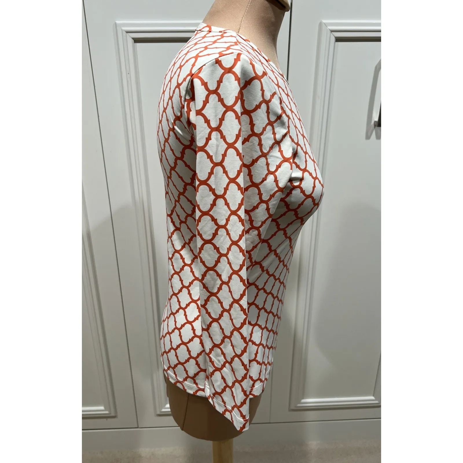 J. McLaughlin Womens Top Ivory & Orange Geometric Print Retro Preppy - Image 2
