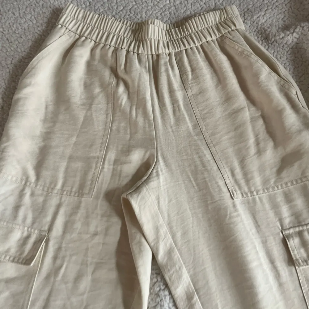 A new day women’s cargo  pants elastic waist size S - Image 2