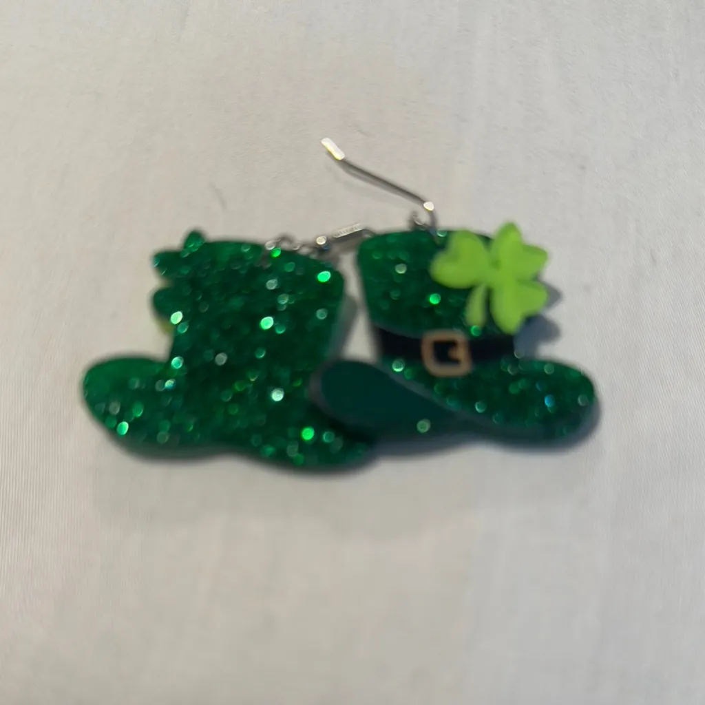 Green Glitter Shamrock Hat Earrings - Image 6