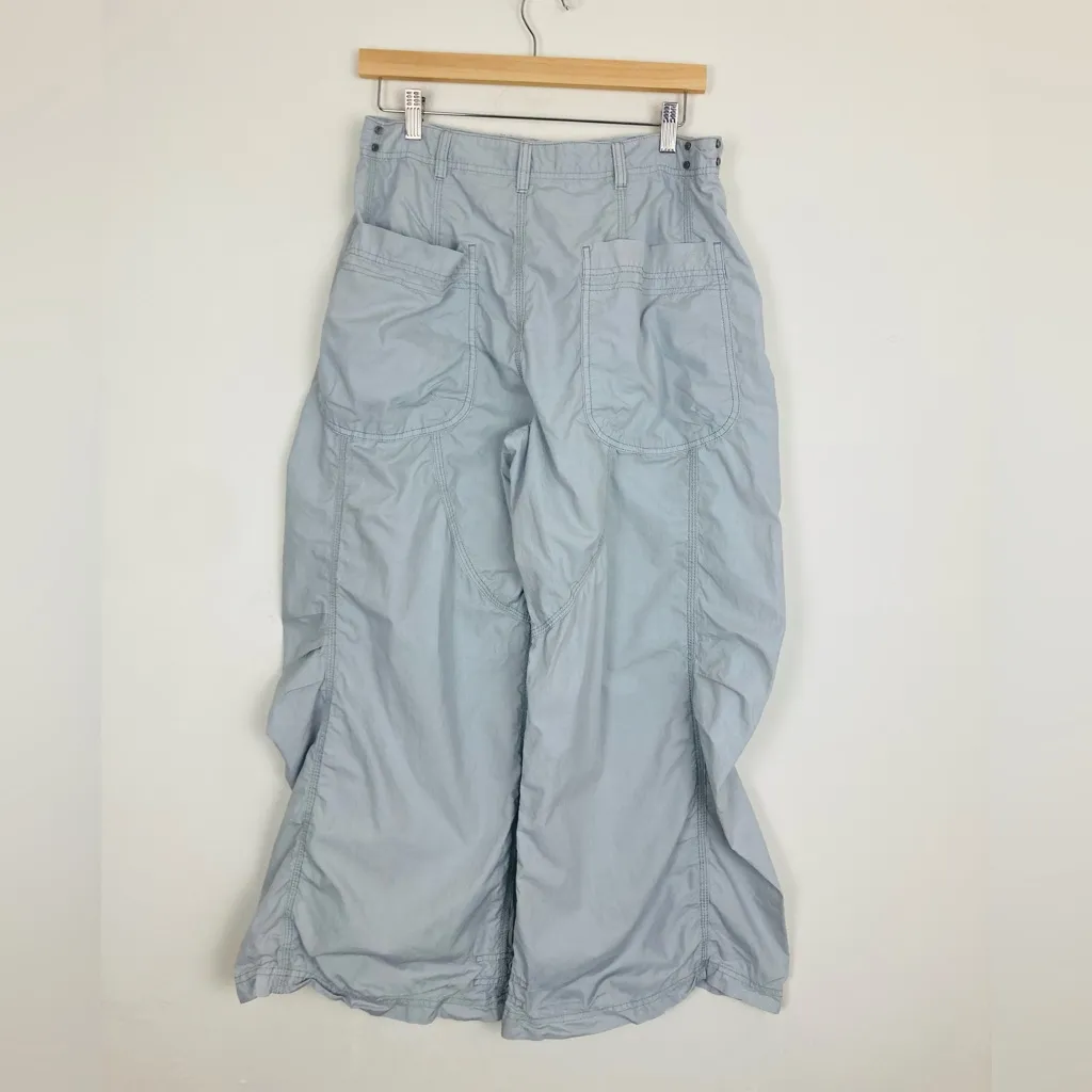 Anthropologie Pilcro pale blue gray barrel leg cropped parachute pants. Size 29 - Image 3