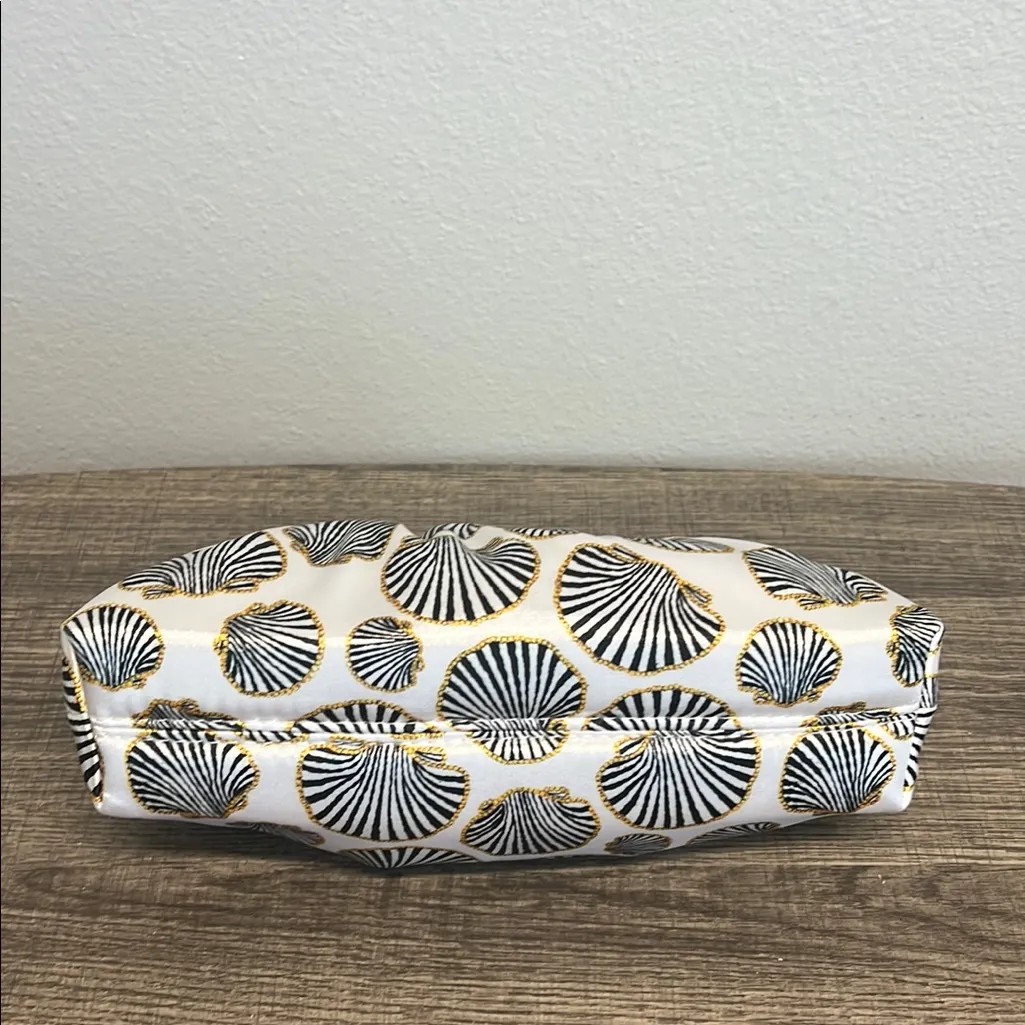 Isaac Mizrahi | Seashell Motif Clutch w/ Crossbody ⨠- Image 8