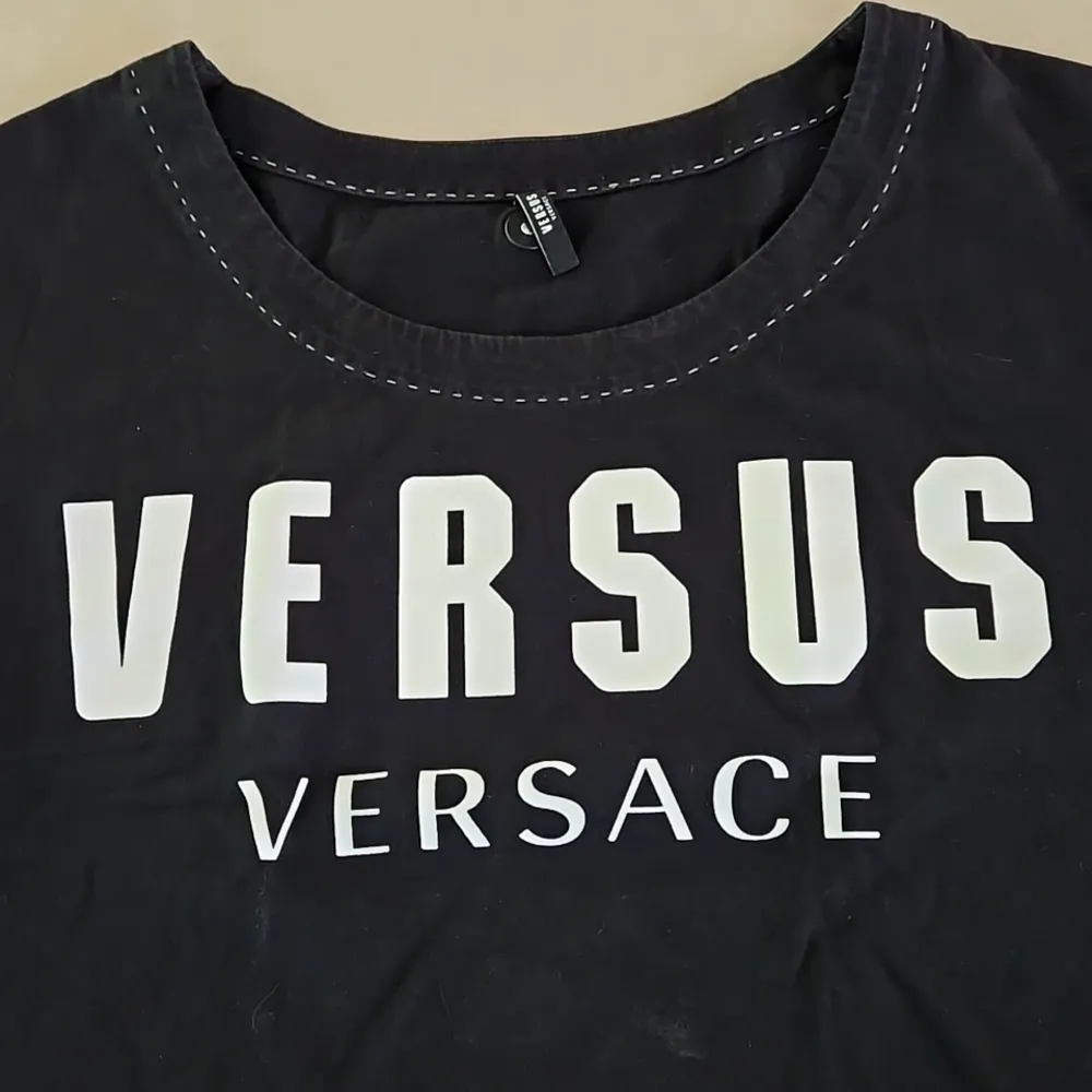 Versus Versace Black Cropped Top With Lion Logo Size L - Image 3