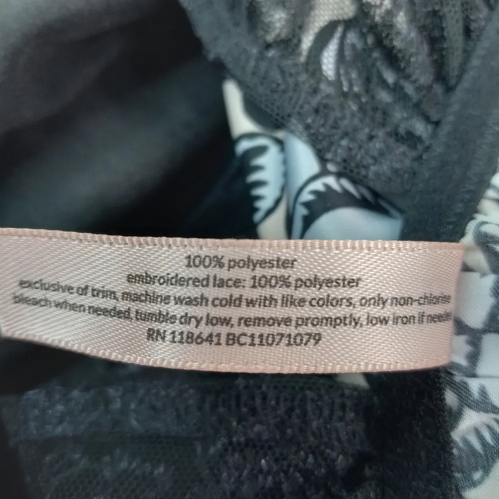 Cacique 28/20 Chic Black and White Pastel Sky Blue Floral Paneled Negligee - Image 10