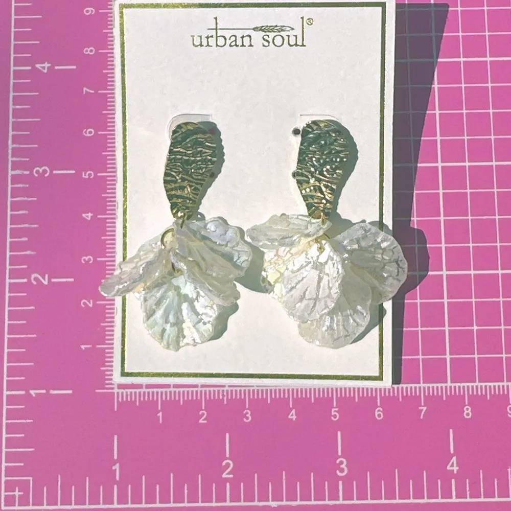 Urban Soul snow sea shell flower drop earrings gold tone reflective multicolors - Image 3