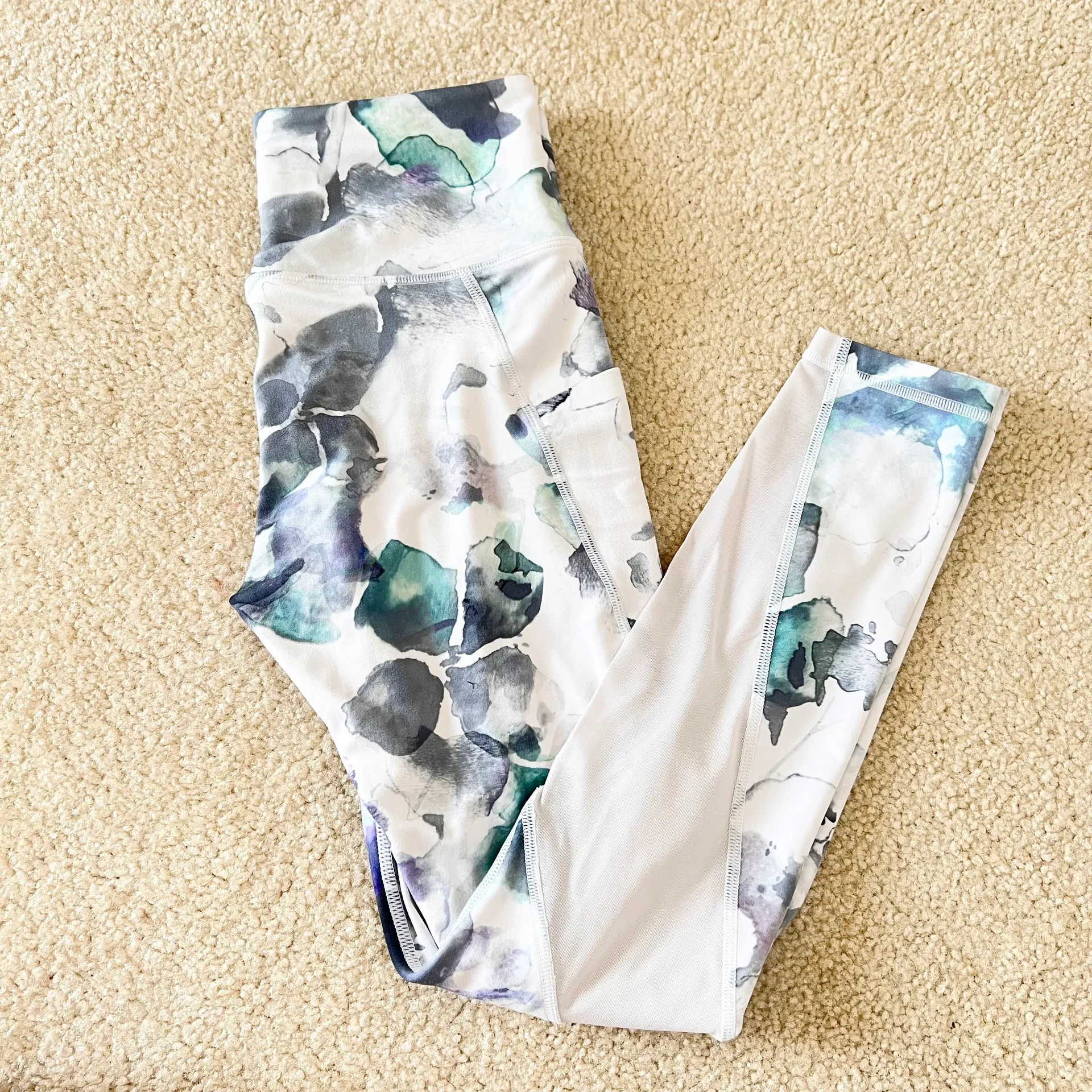 White Blue Floral 7/8 Leggings - Image 2