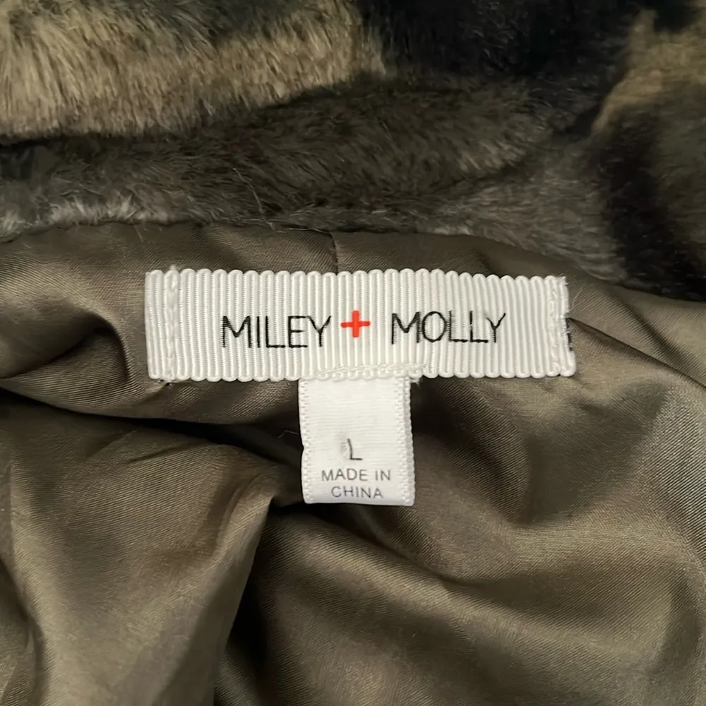 Miley + Molly Super Soft Open Front Camo Teddy Jacket - Image 2