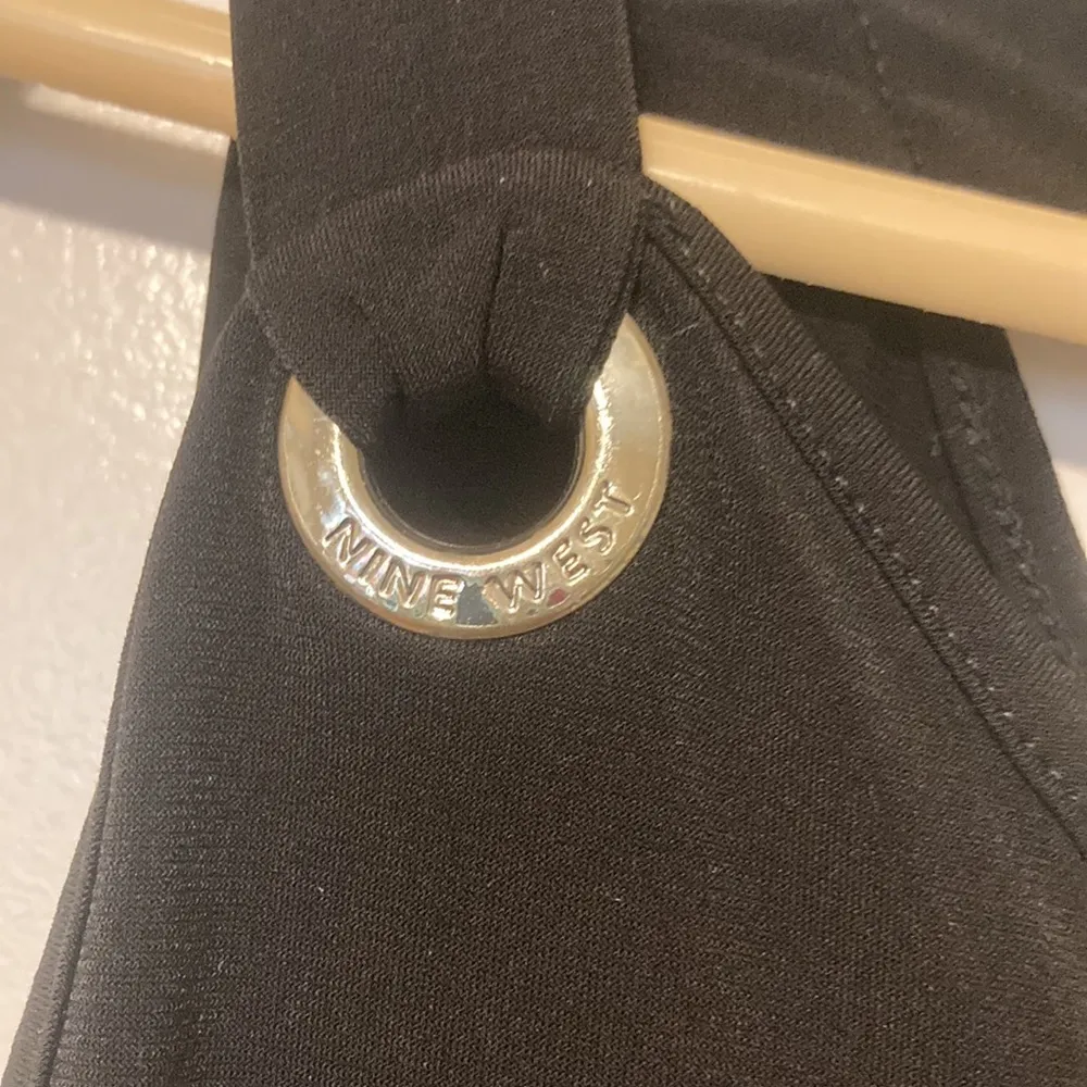 Nine West Black V-Neck Sleeveless Blouse Size Medium - Image 2