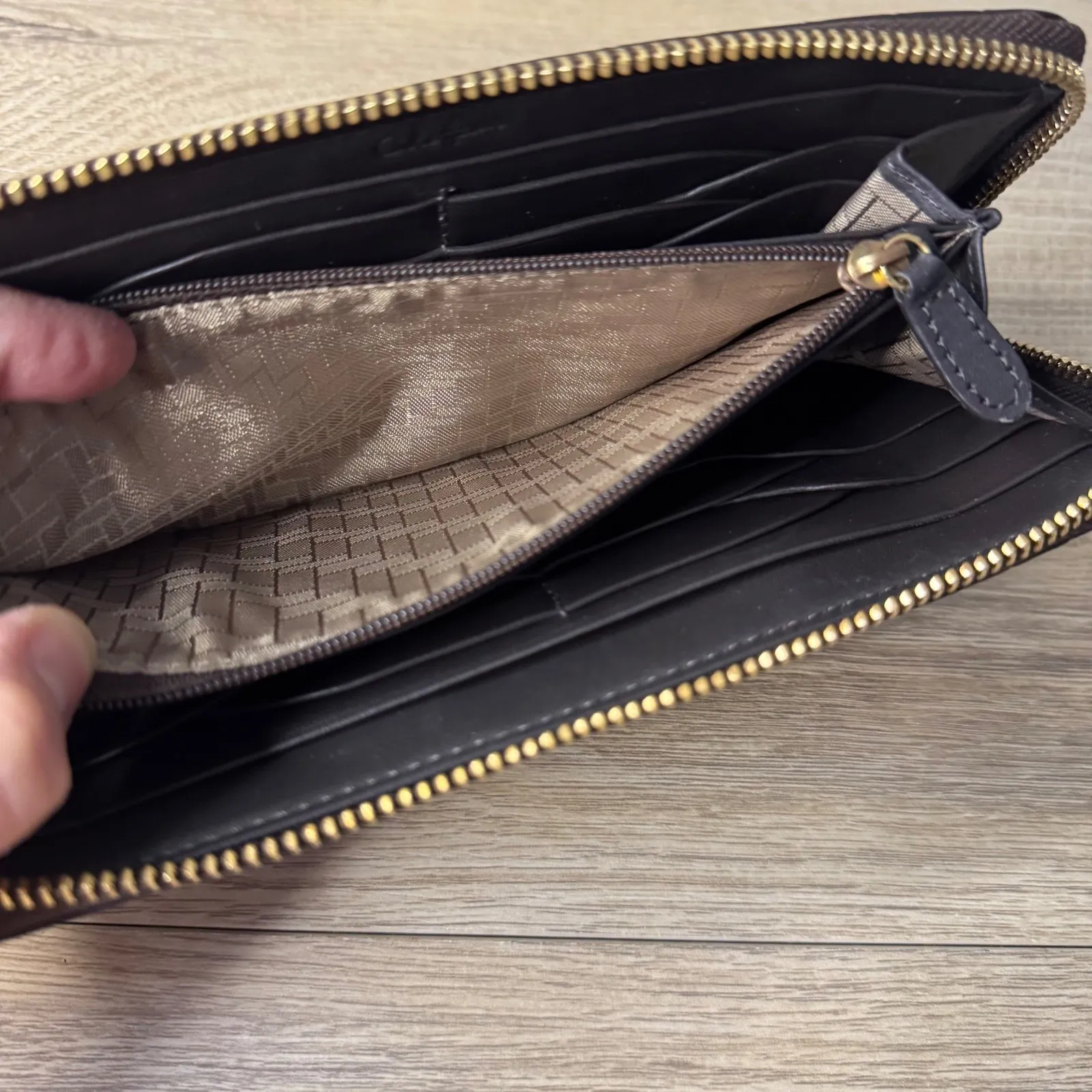 Cole Haan Wallet Black Brown Croc Embossed Patent Leather Zip Around Vintage - Image 5