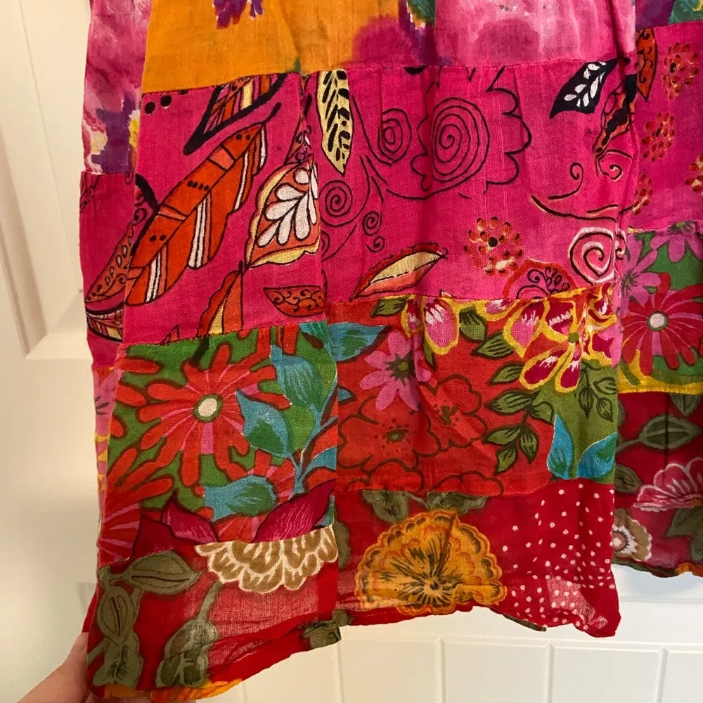 EUC Etc. women’s bright colorful patterned sleeveless tiered handkerchief blouse - Image 4