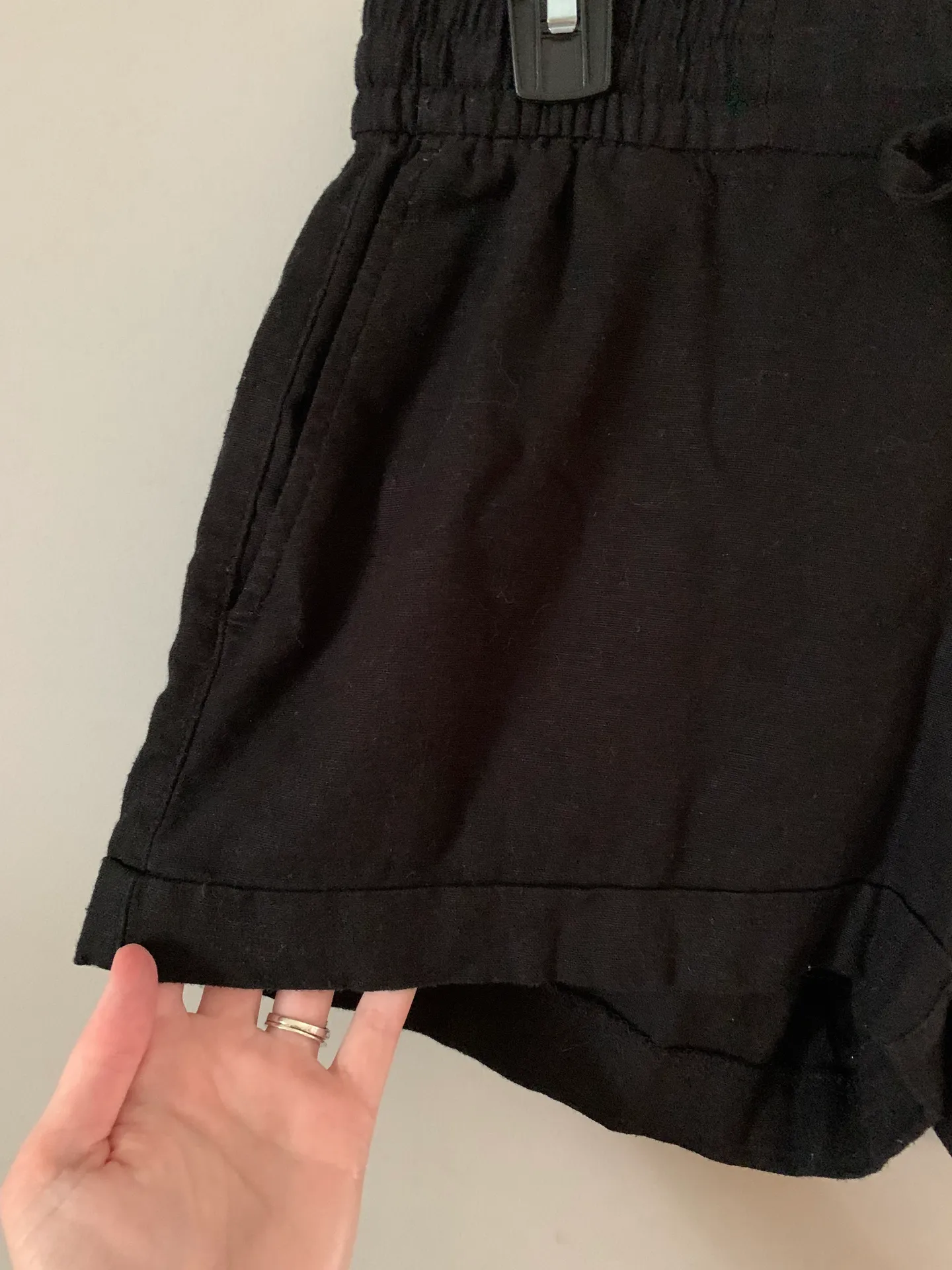 Old Navy Black & White Linen Shorts - Image 3