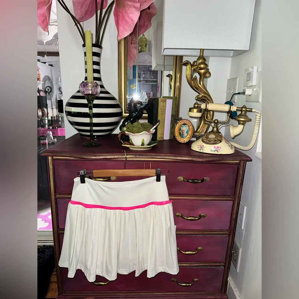 NWT Juicy Couture Cloud Dancer Athletic Skirt In White & Hot Pink Detailing - Image 6