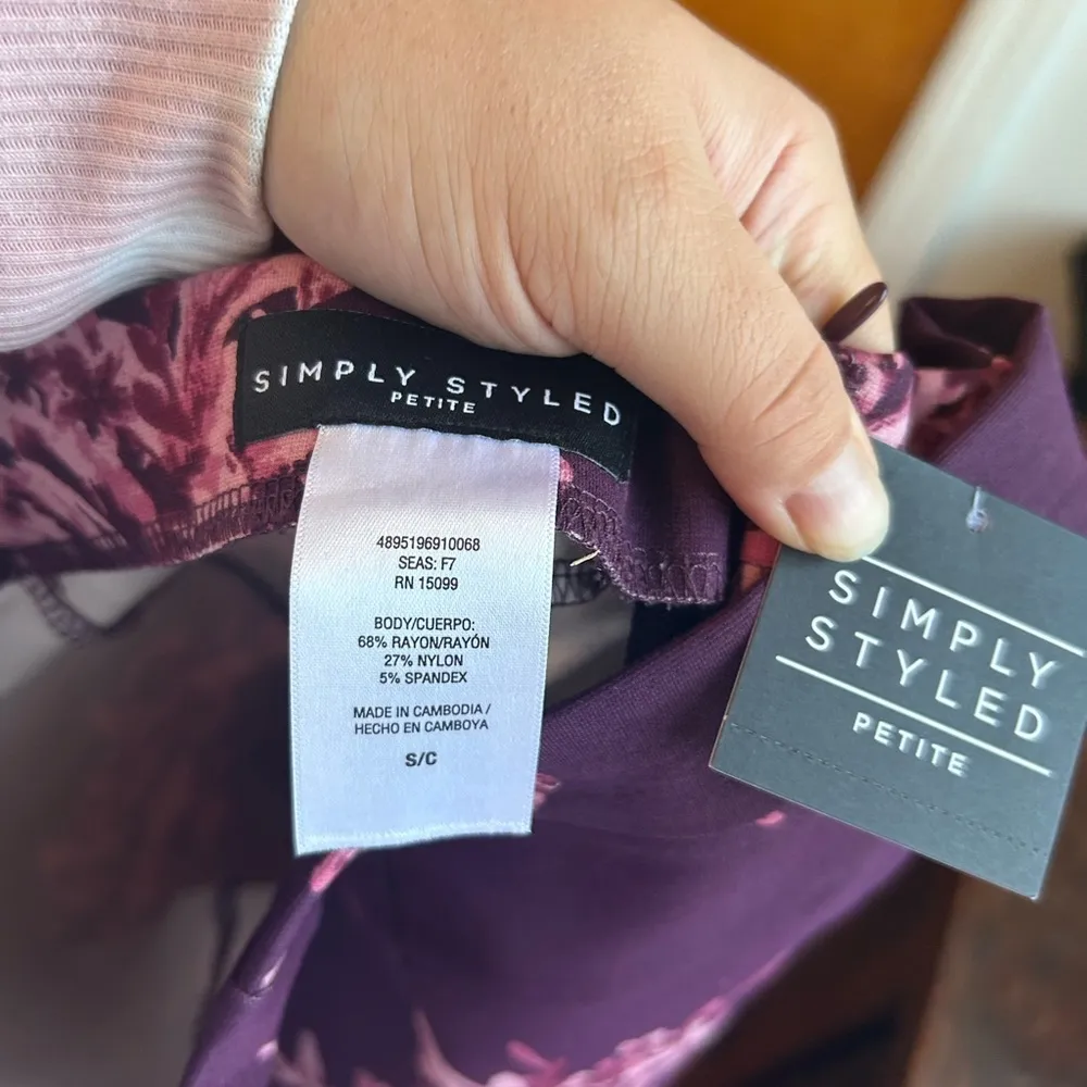 simply styled NWT  FLORAL PENCIL SKIRT - Image 2