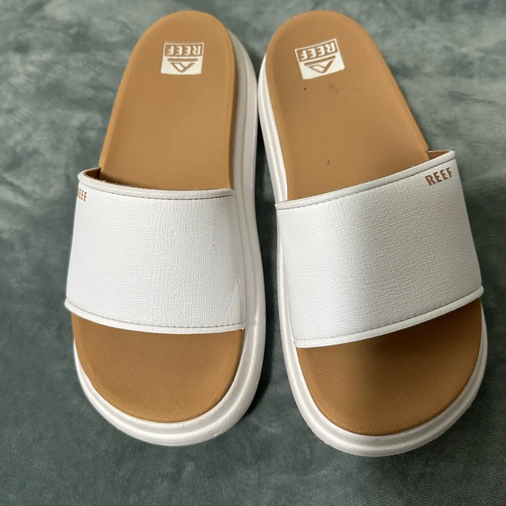 Reef Women's White and Tan Slide Sandals - Image 5