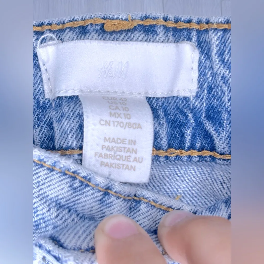 H&M Women’s Straight Wide Leg Light Wash Jeans - Image 4