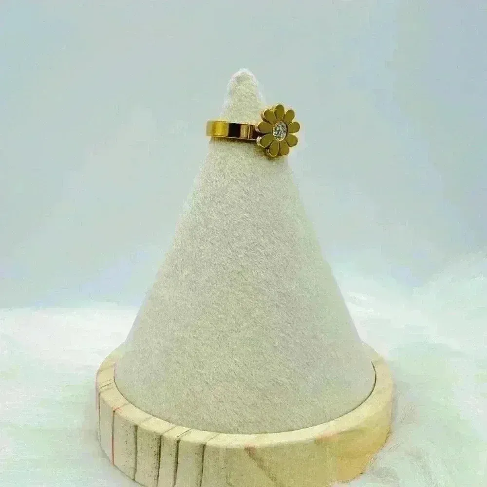 Golden Daisy Statement Ring Size 8 Gold - Image 5