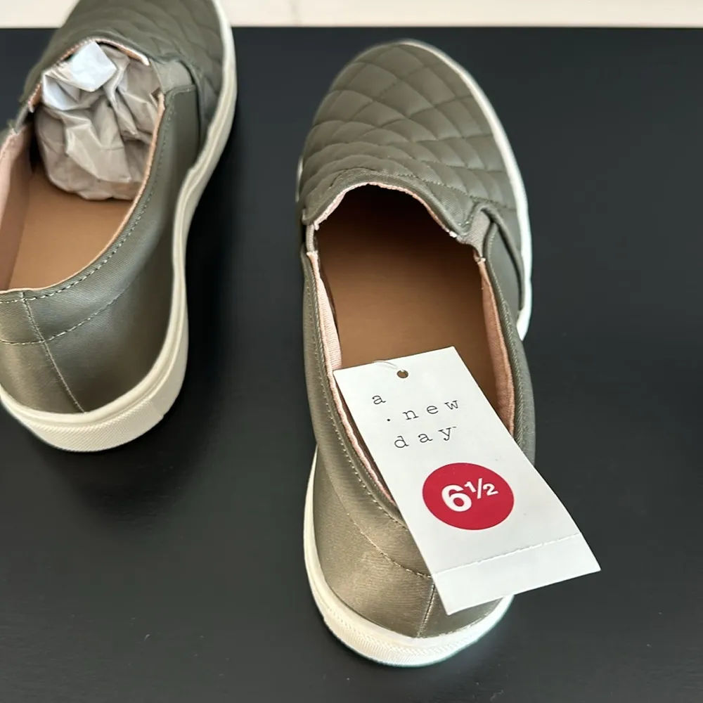 NWT A New Day Olive Sneakers Sz 6.5 - Image 5