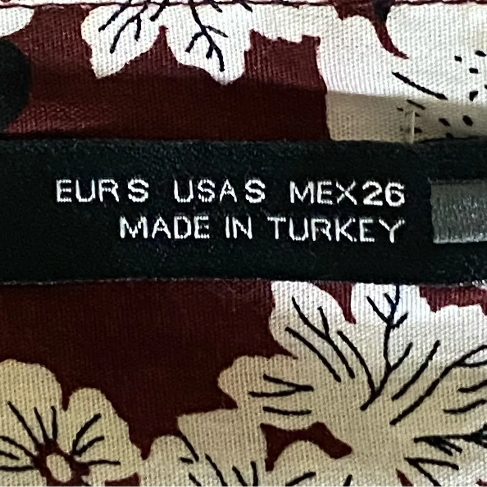 ZARA burgundy and white floral bralette/crop top with large buckle. Small. EUC - Image 8