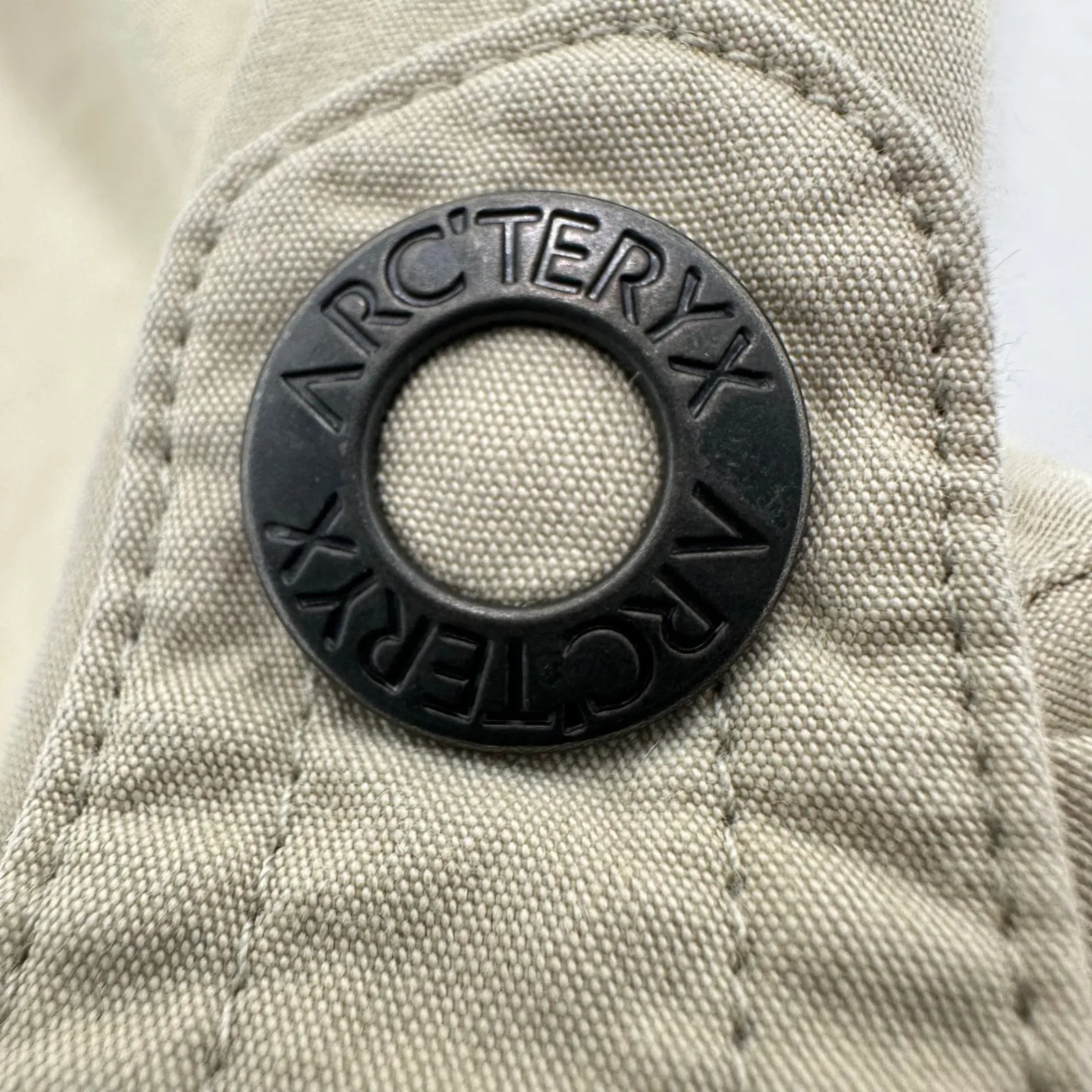 Arcteryx Women's Khaki Cargo Pants Lightweight Outdoor Adventure Convertible Tan Size 6 - Image 6