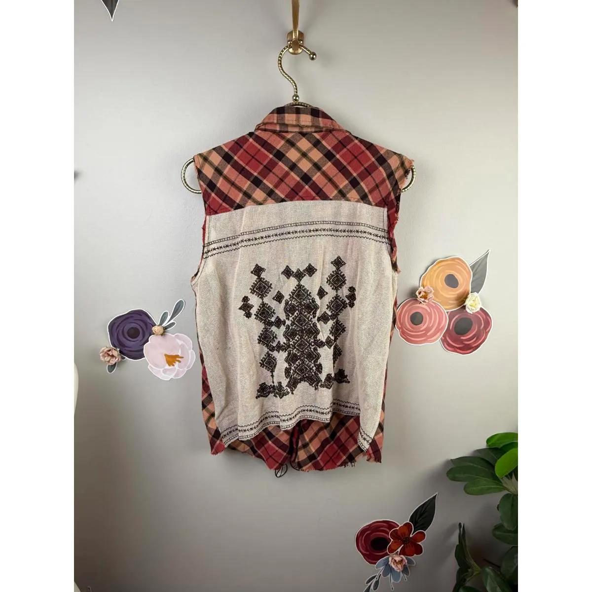 Gilly Hicks Red Plaid Embroidered Beaded Cut-off Shirt - Size - Small - Image 2