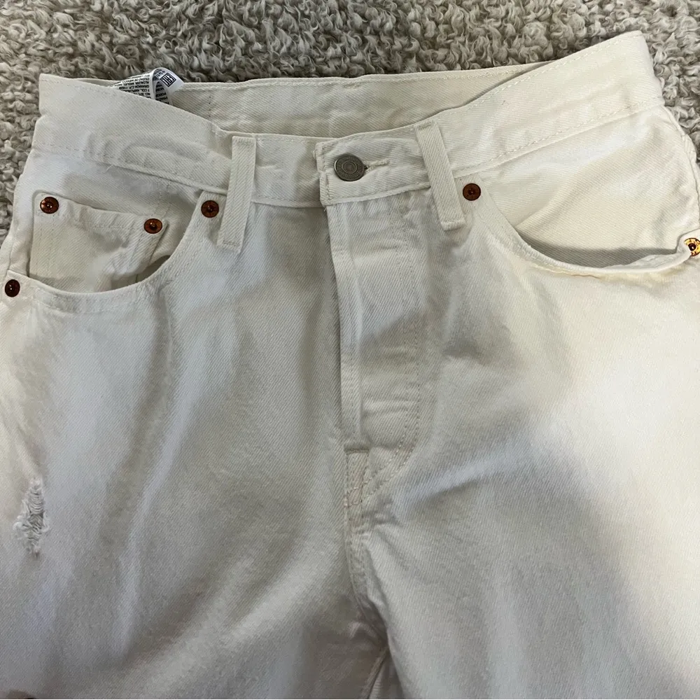 Levi's 501 original fit jeans in white/ivory - size 26 - Image 4