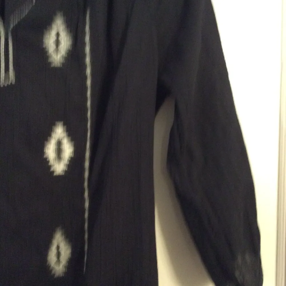 Old Navy Large L embroidered 3/4 sleeve shirt top womens black - Image 4