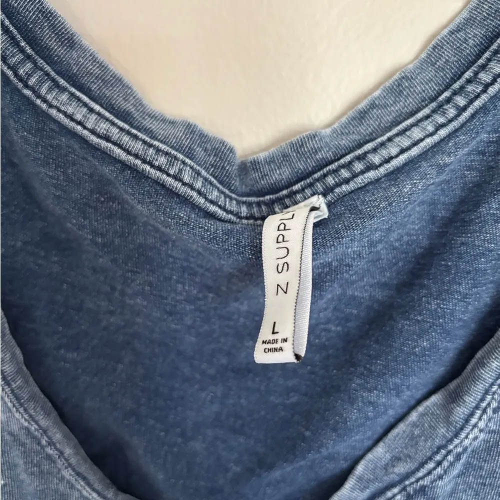 Z supply splatter v-neck tee sz L - Image 4