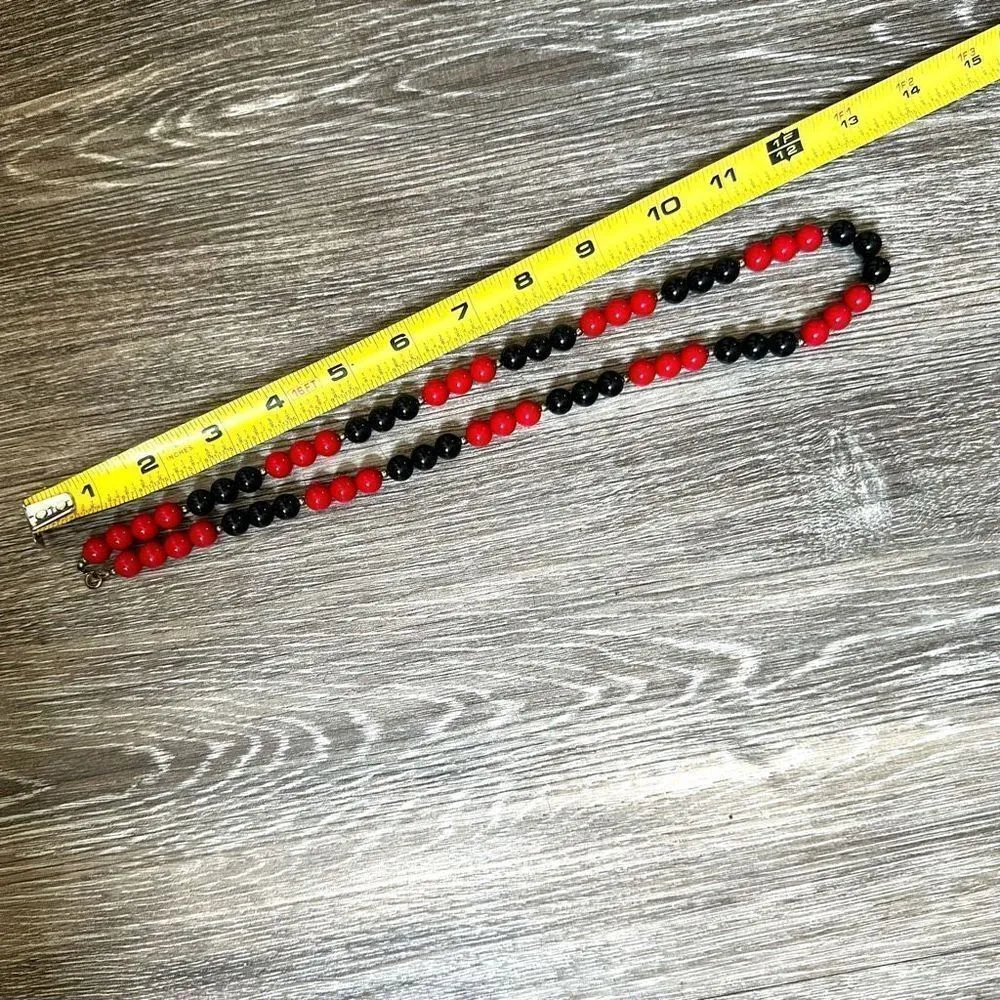 Vintage red and black beaded necklace - Image 6