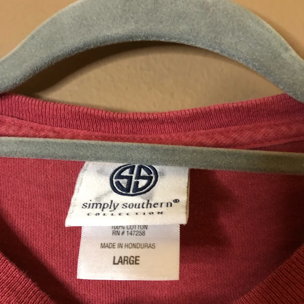 T-Shirt Love Is A Four Legged Word Burgandy Red Size small - Image 5