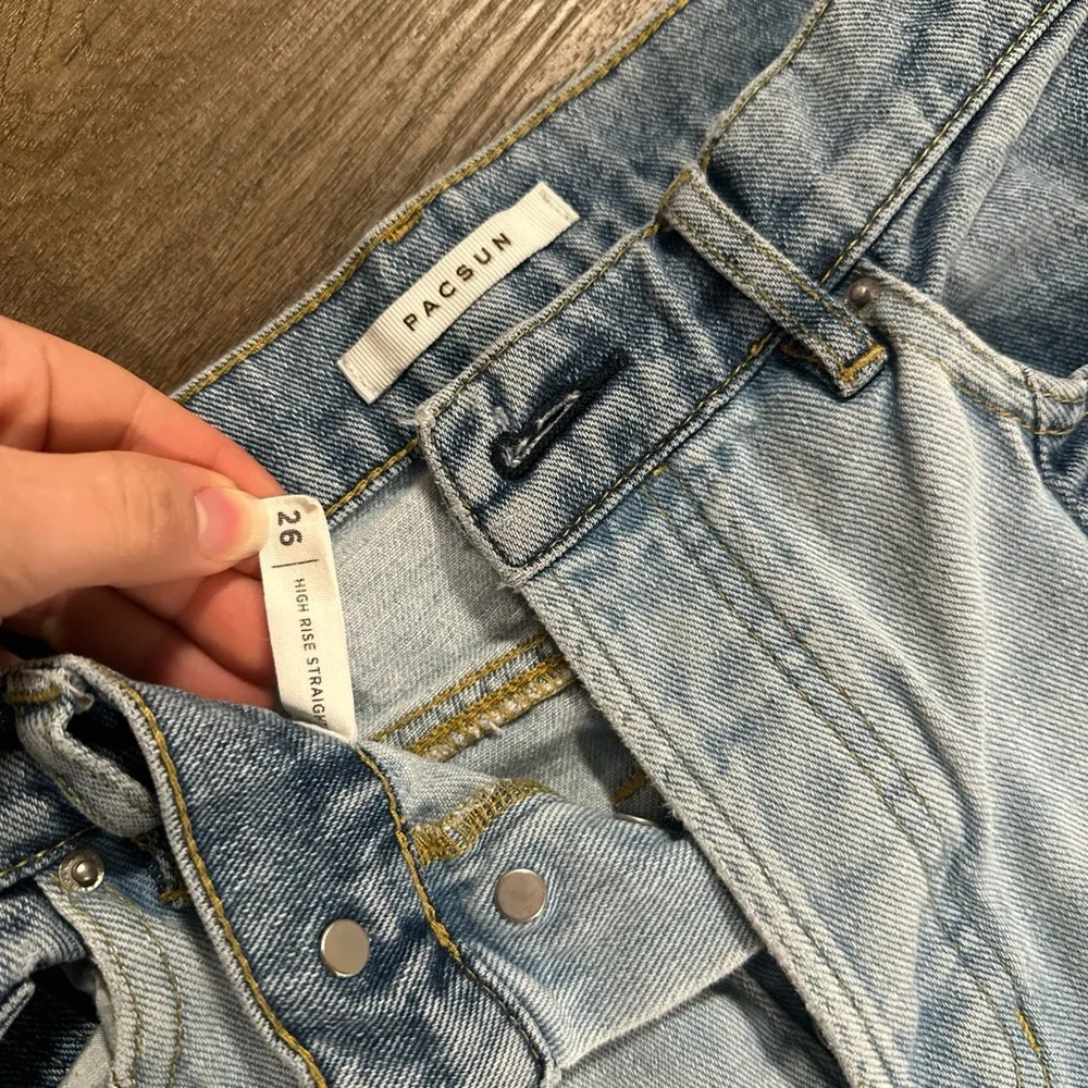 two tones high rise straight jeans - Image 2