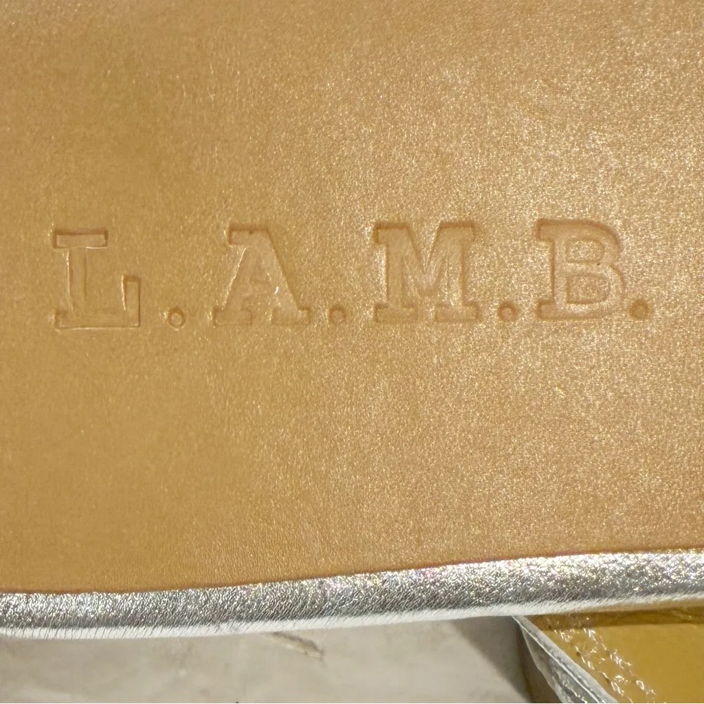 L.A.M.B. Gwen Stefani Flat Thong Sandals Metallic Silver Leather Size 8.5 Charm - Image 5