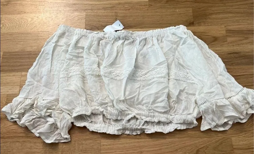 New LF off the shoulder top with crochet detailing - Image 6