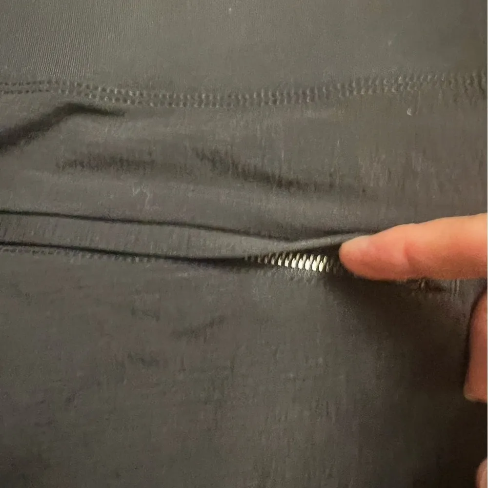 Athleta Black Trekkie North Shorts size 26 - Image 9