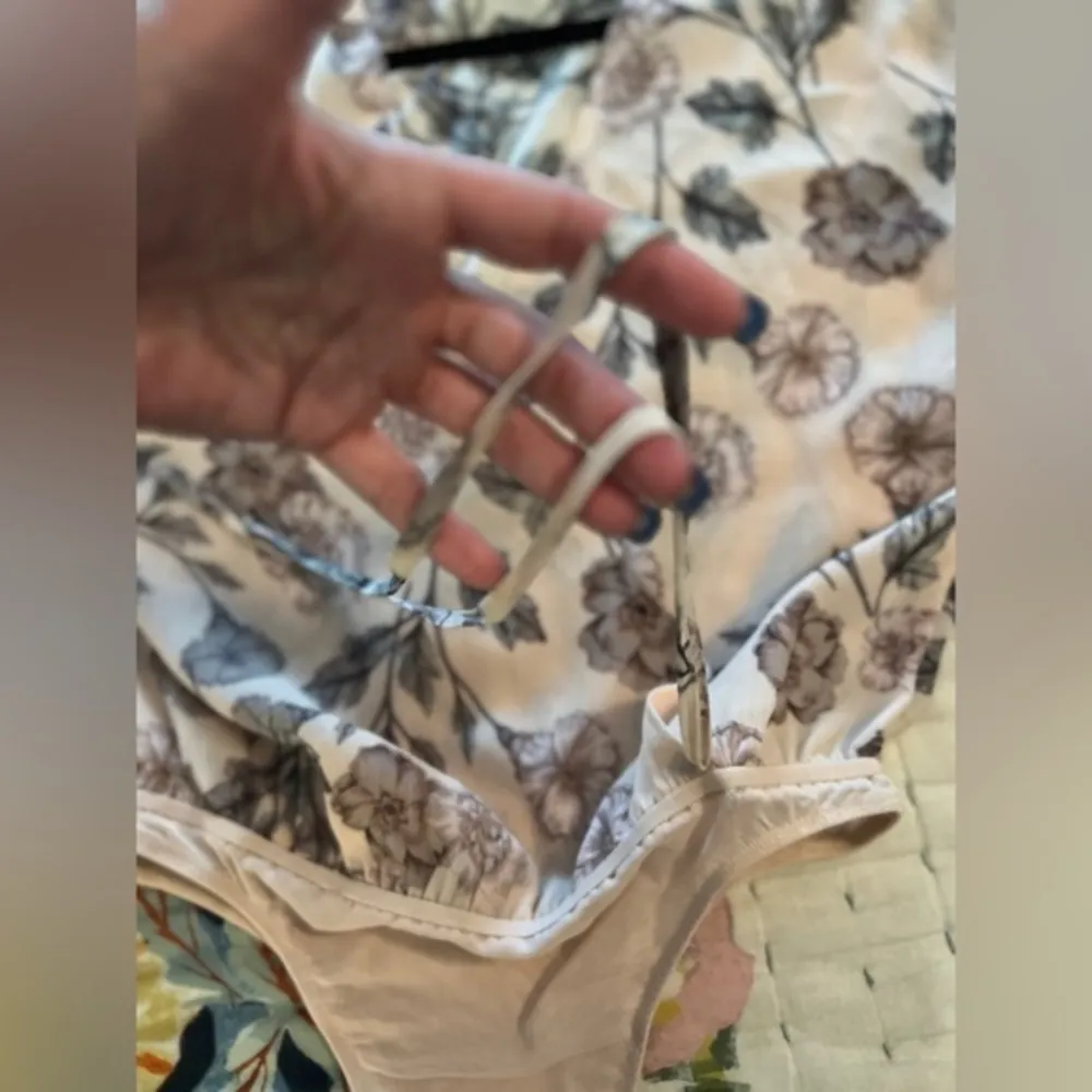 ASTR THE LABEL S Willow Floral Print Crossover Bodysuit - Image 8