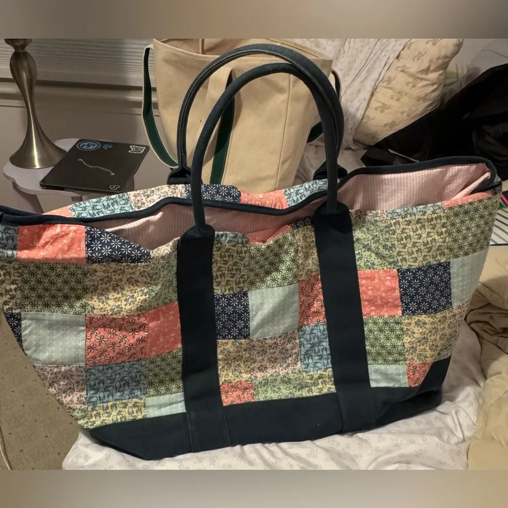 Vineyard Vines- oversized heritage patchwork tote- discontinued pattern - Image 3