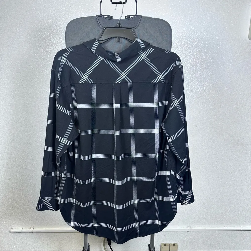 Ava & Viv Black and White Casual Button Down Shirt - Image 2