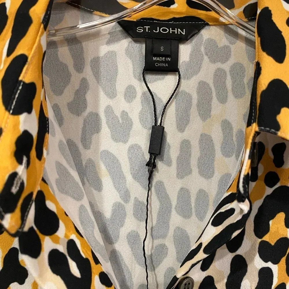 NEW St. John Collection Satin Back Leopard Print Shirt Size Small - Image 4