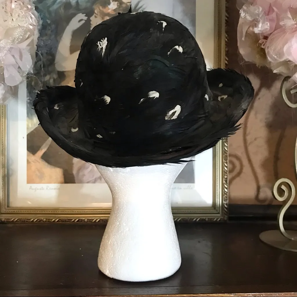 VINTAGE 1960'S DAJON NEW YORK BLACK & IRRIDESCENT FEATHER FEDORA HAT - Image 7