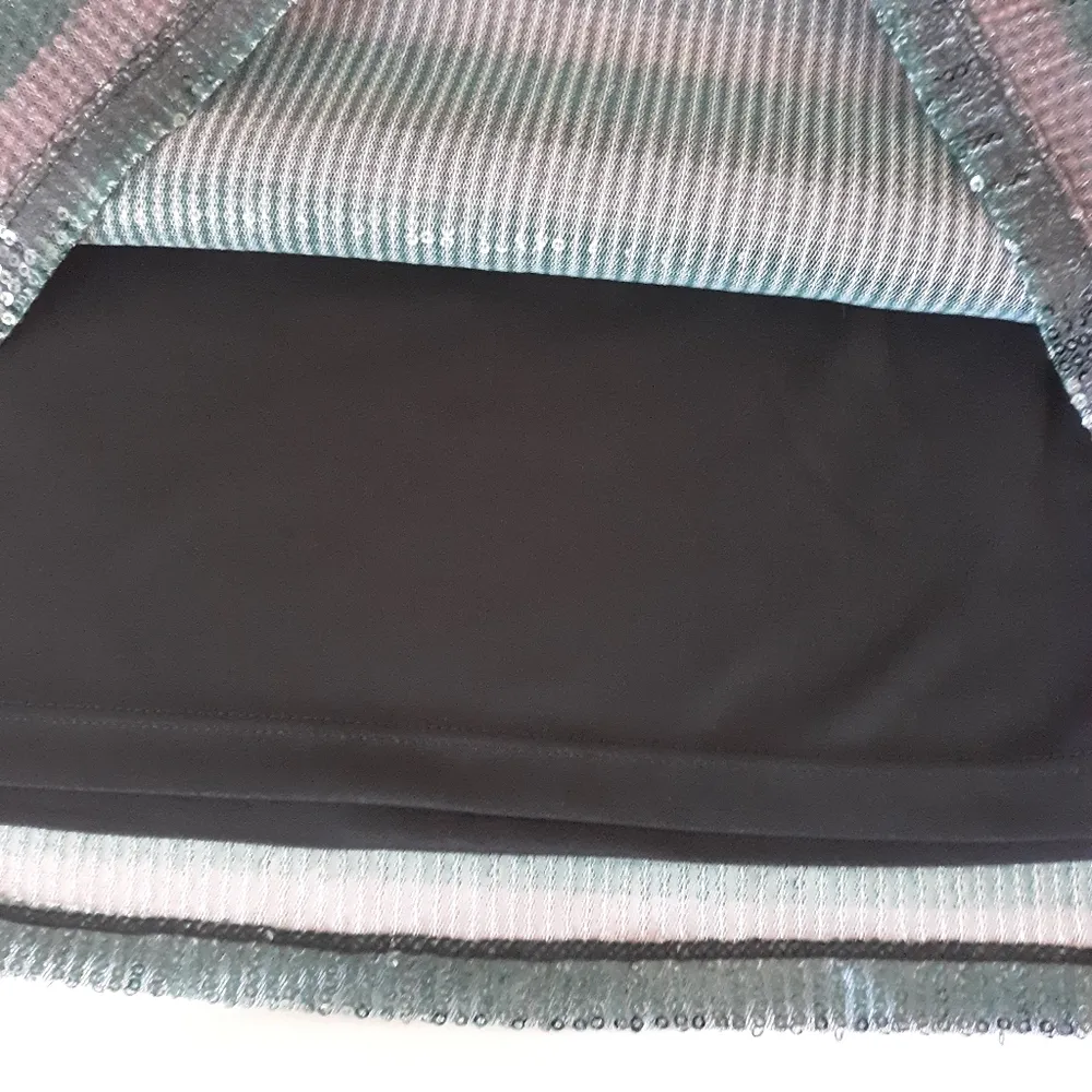 NWOT Women's Striped Sequined Sleeveless Top - Image 5