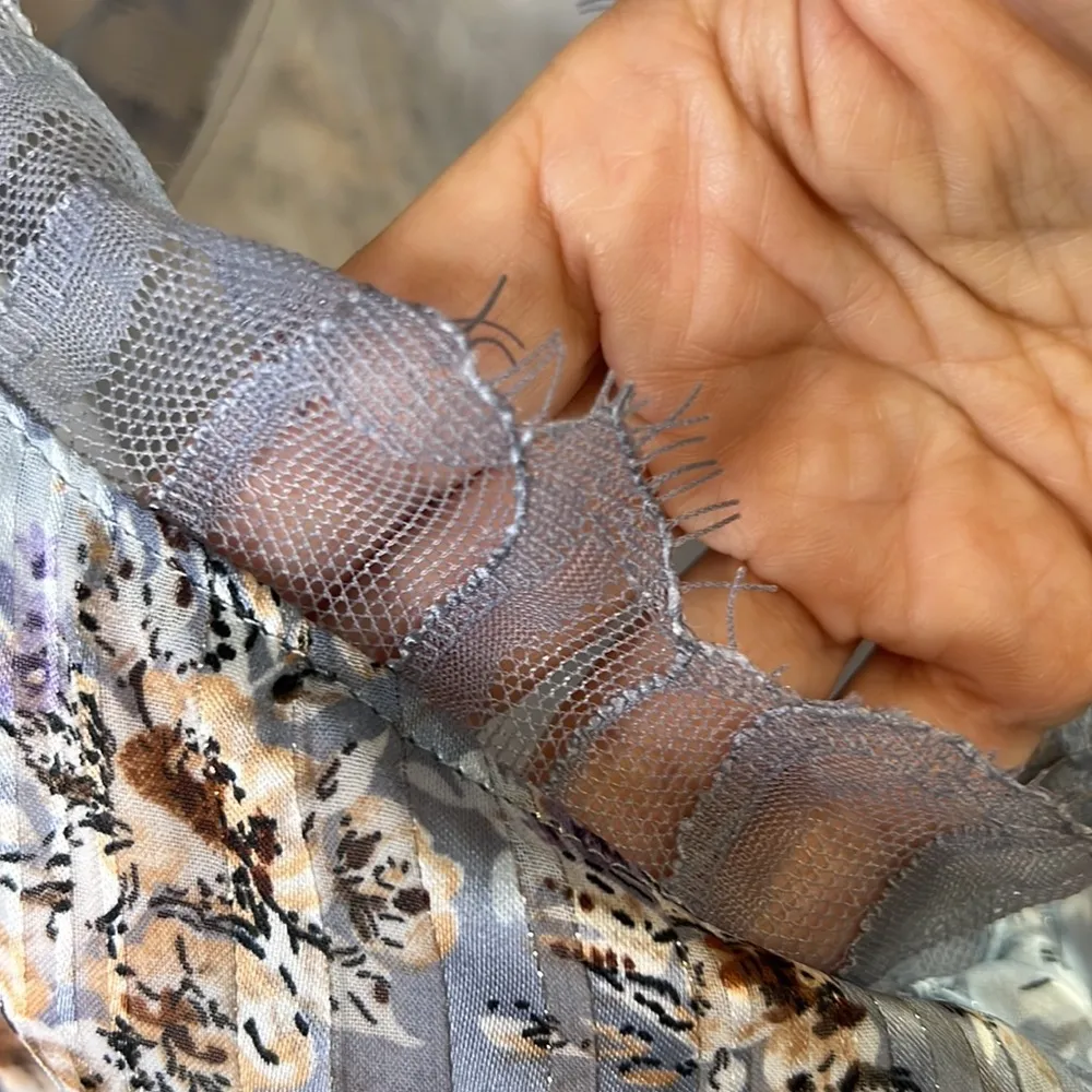 MISS ME Floral Metallic Lace Trim Tank Top Cami Size Medium NWT - Image 7