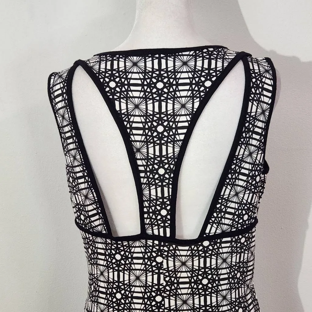 BooHoo Black and White Graphic Print Bodycon Dress Size 10 Sexy Fitted Dress - Image 6