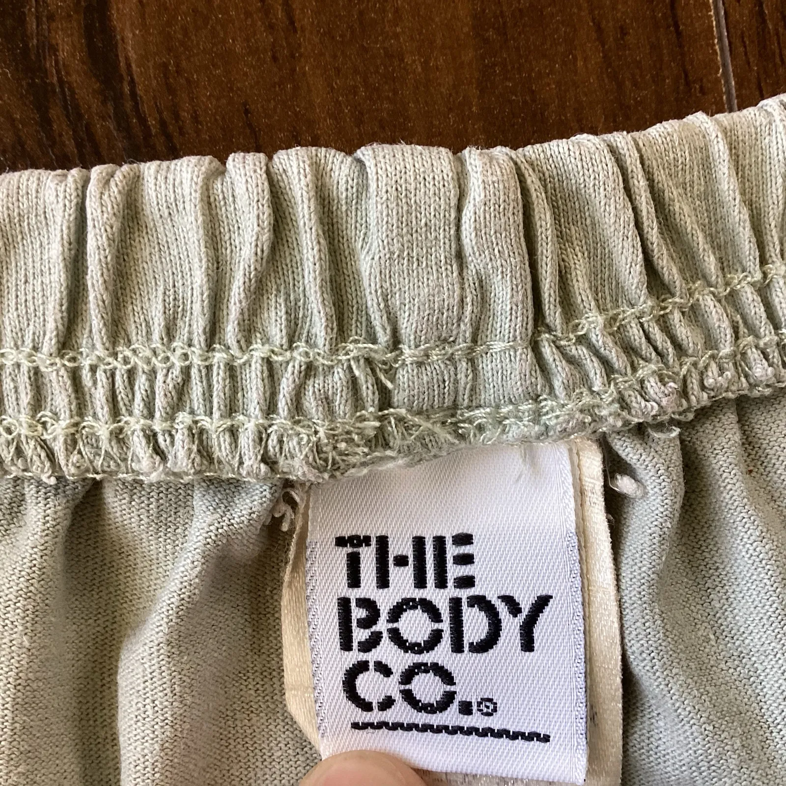 The Body Co. Cropped Pants Green Size M - Image 3