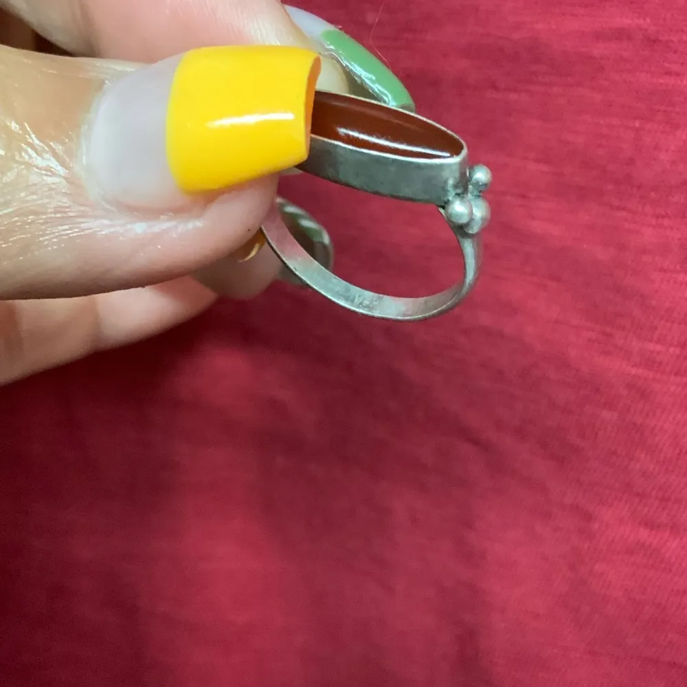 Elegant Vintage Sterling Silver and Red Gemstone Ring - Image 3